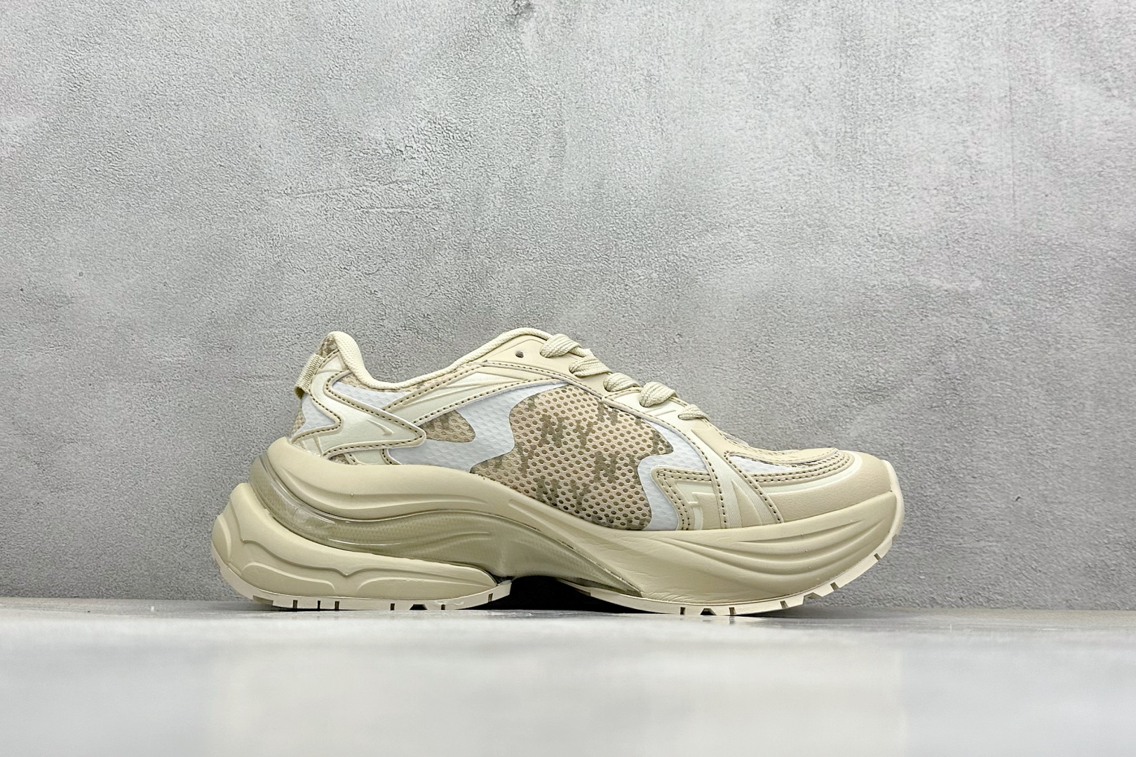  终端放店
NY版 MLB New York Yankees Curve Runner
张凌赫同款 低帮