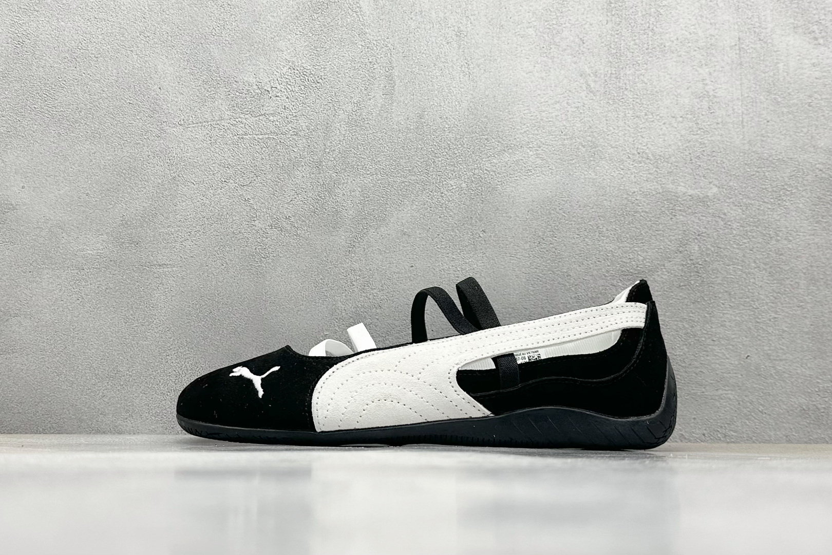  终端放店
XS版 PuMa Speedcat 舒适百搭 低帮 芭蕾鞋 
#朴彩英 rose 同款
配色