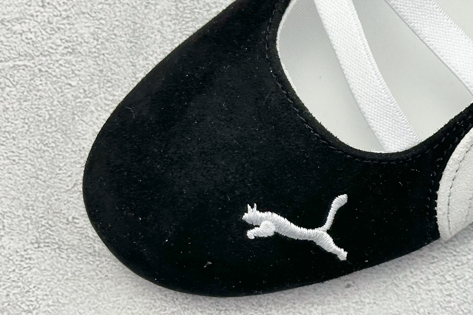  终端放店
XS版 PuMa Speedcat 舒适百搭 低帮 芭蕾鞋 
#朴彩英 rose 同款
配色