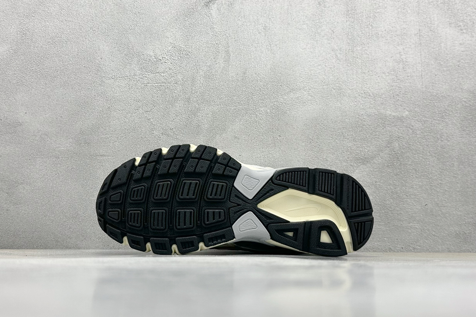  终端放店
GX版 Nike Initiator Running 耐克INS
超火复古老爹跑鞋 
独家私
