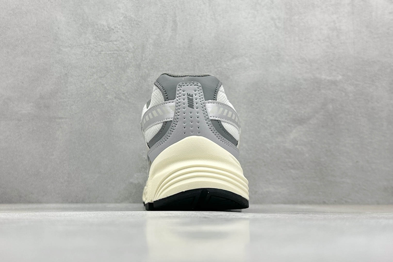  终端放店
GX版 Nike Initiator Running 耐克INS
超火复古老爹跑鞋 
独家私