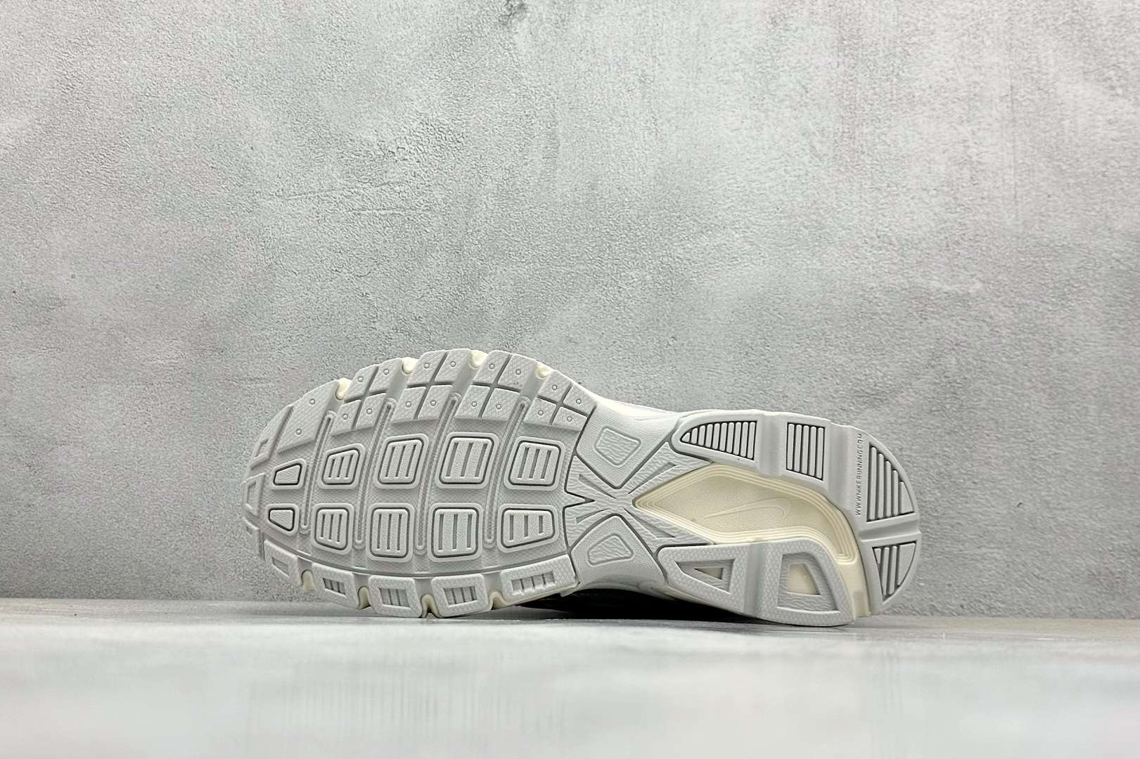  终端放店
GX版 Nike Initiator Running 耐克INS
超火复古老爹跑鞋 
独家私