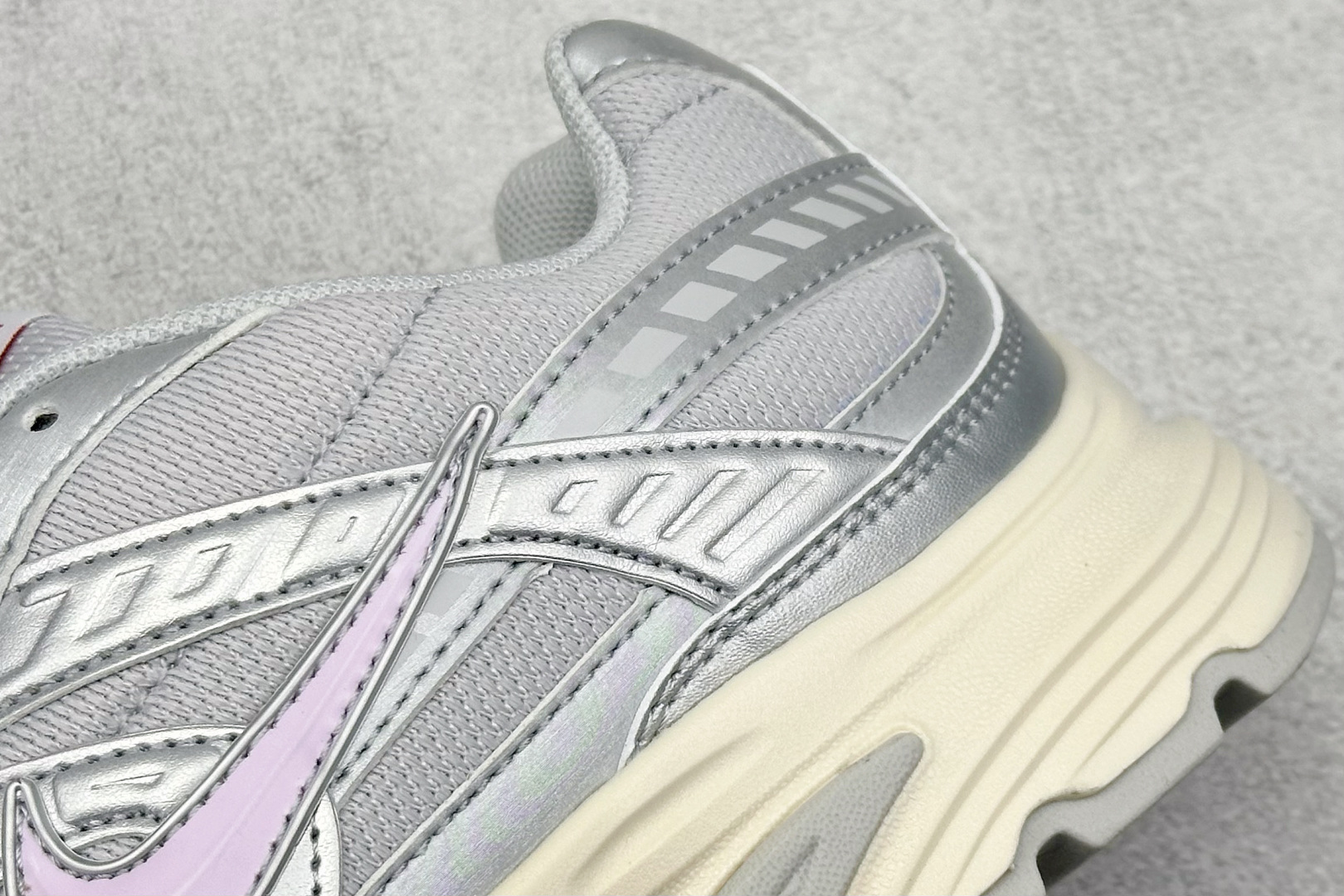  终端放店
GX版 Nike Initiator Running 耐克INS
超火复古老爹跑鞋 
独家私