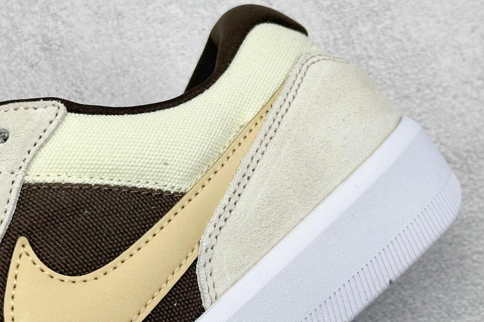  终端放店
FS版 Nike SB Force 58 硫化杯底 传统篮球风格 原楦版型
Nike SB 