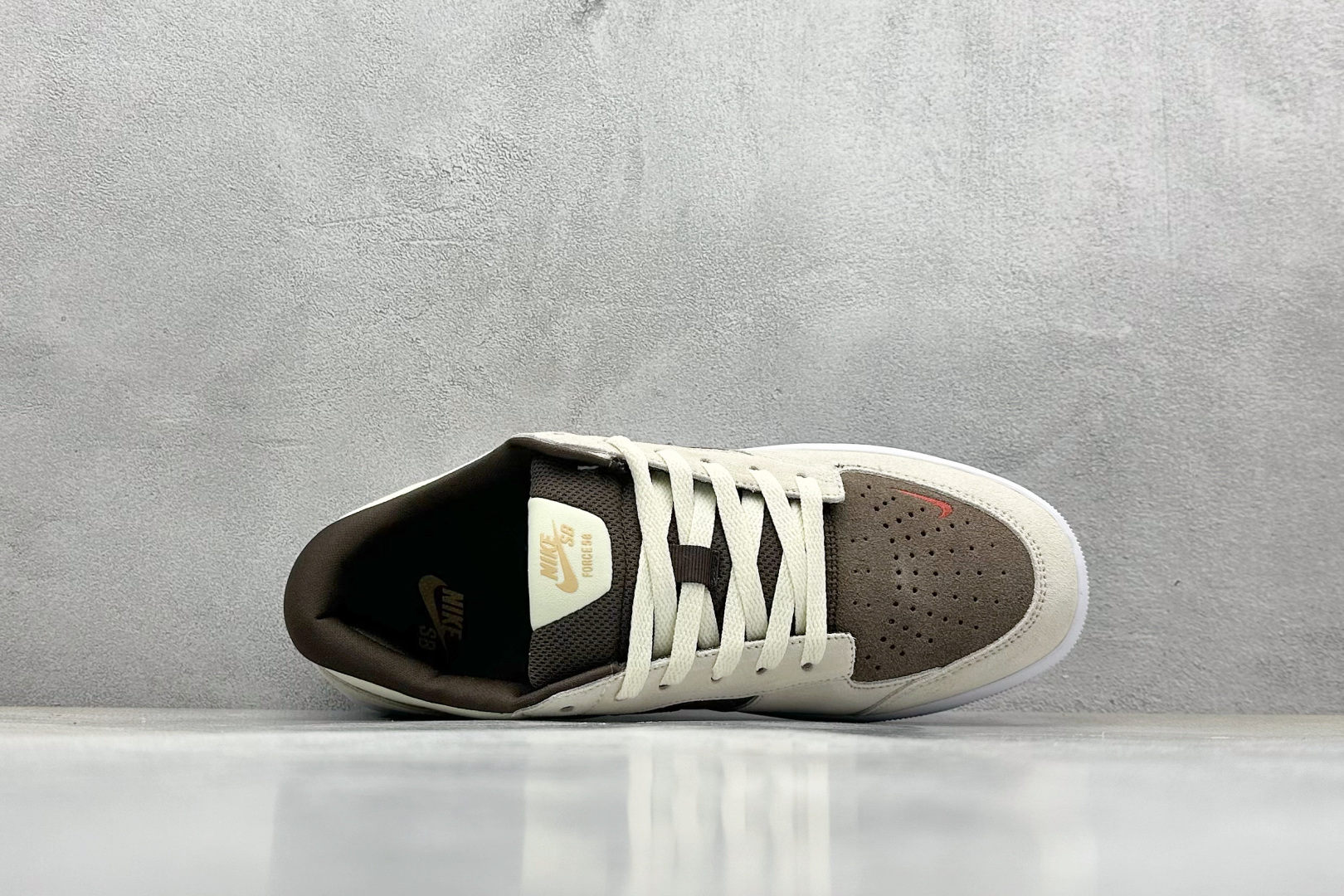  终端放店
FS版 Nike SB Force 58 硫化杯底 传统篮球风格 原楦版型
Nike SB 