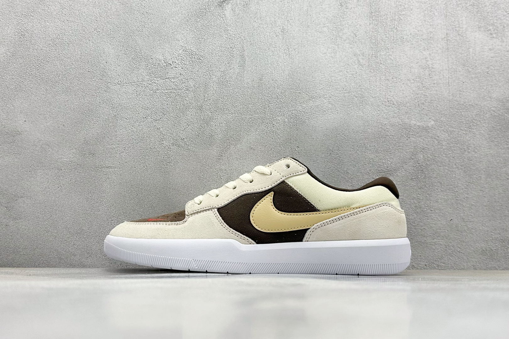  终端放店
FS版 Nike SB Force 58 硫化杯底 传统篮球风格 原楦版型
Nike SB 