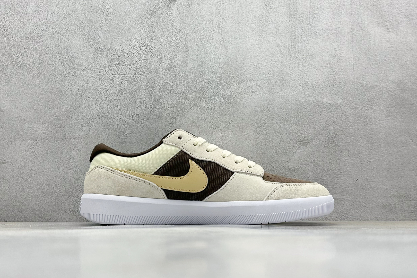  终端放店
FS版 Nike SB Force 58 硫化杯底 传统篮球风格 原楦版型
Nike SB 