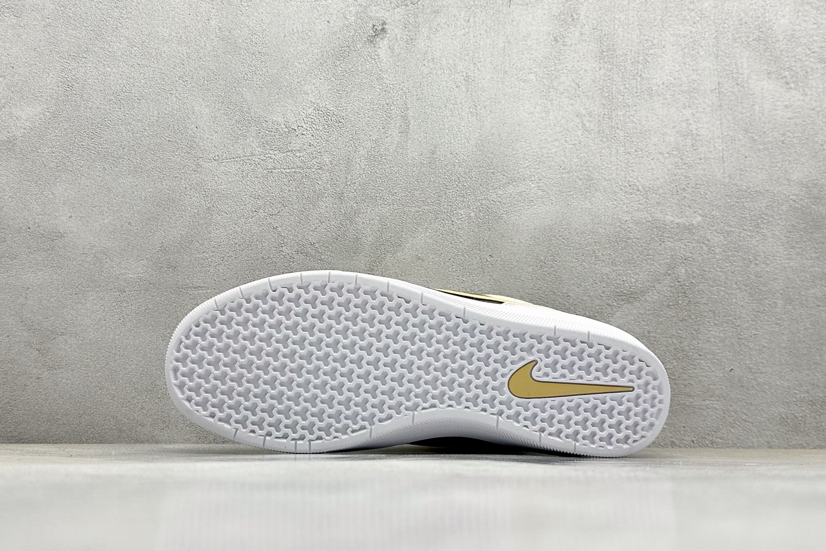  终端放店
FS版 Nike SB Force 58 硫化杯底 传统篮球风格 原楦版型
Nike SB 