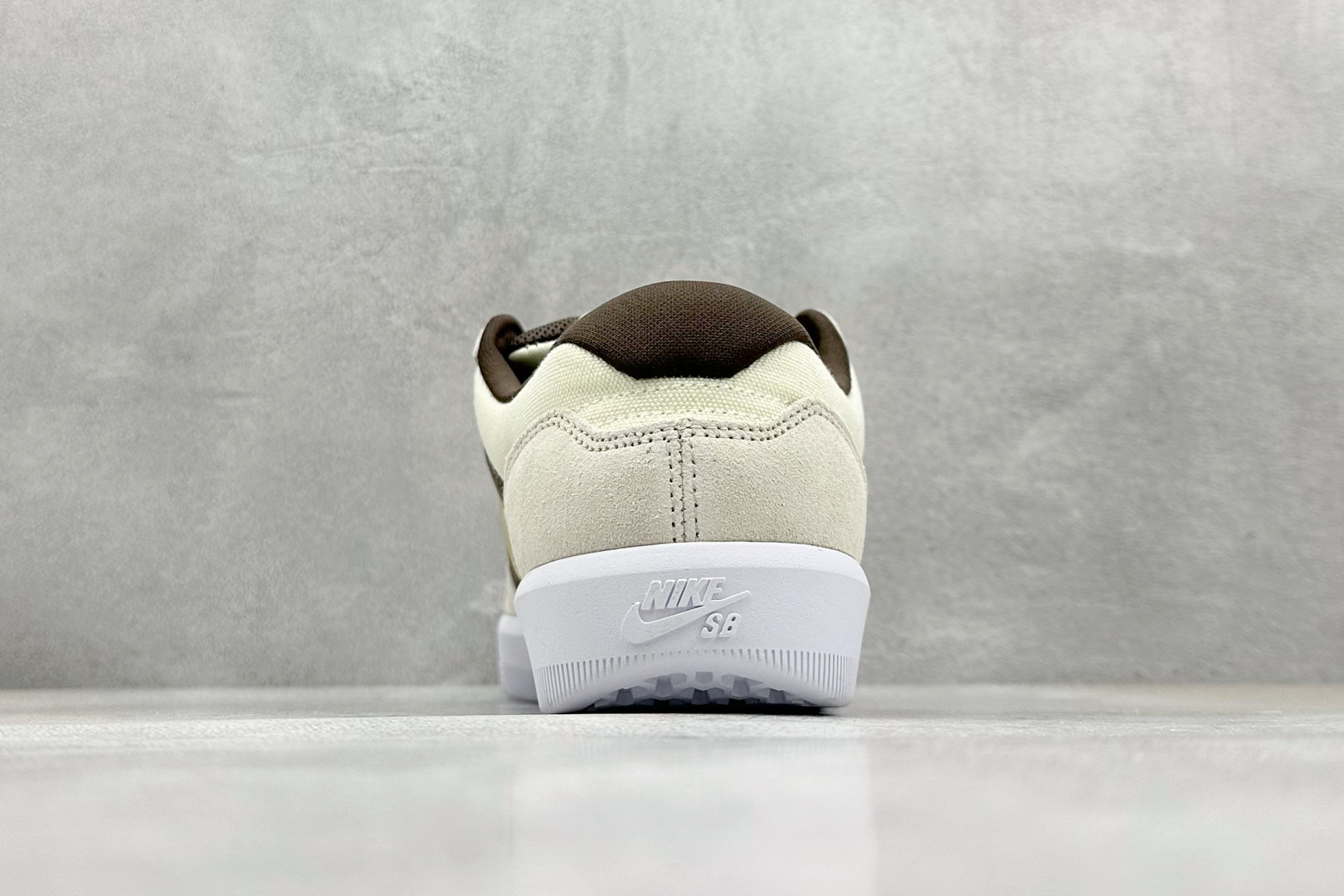  终端放店
FS版 Nike SB Force 58 硫化杯底 传统篮球风格 原楦版型
Nike SB 