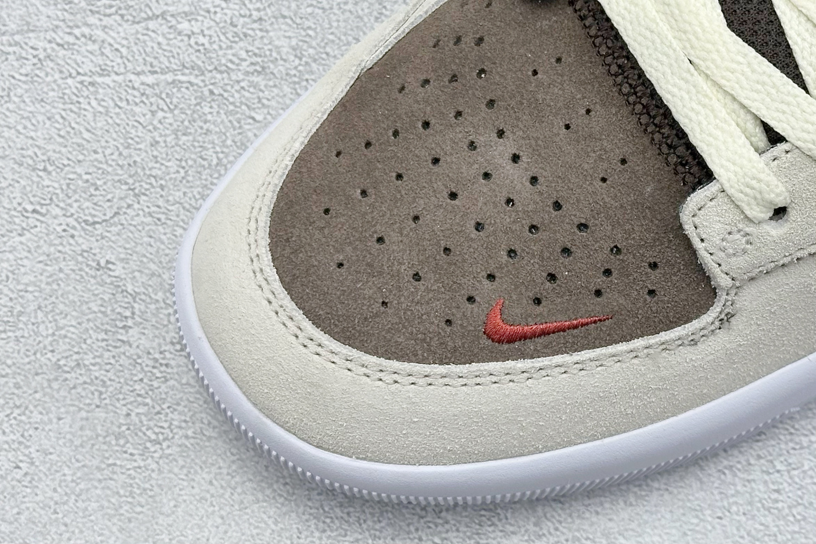  终端放店
FS版 Nike SB Force 58 硫化杯底 传统篮球风格 原楦版型
Nike SB 