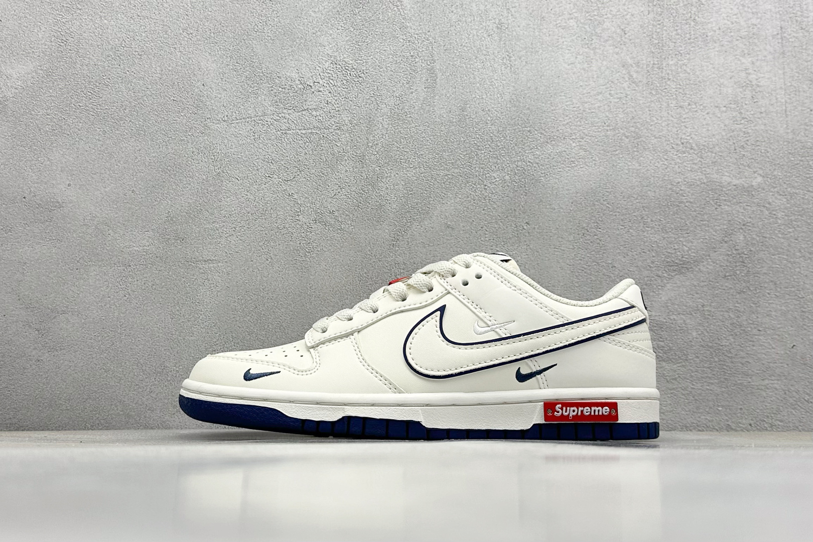 福利特价160💰 终端放店
XC版 Nk SB Dunk Low 联名 周年高端定制 低帮休闲板鞋
#定制鞋盒 大厂纯原品质出货 超高清洁度 皮料切割干净无任何毛边 细节完美 
货号：DJ2024-008
尺码：36 36.5 37.5 38 38.5 39 40 40.5 41 42 42.5 43 44 44.5 45 
编码：27