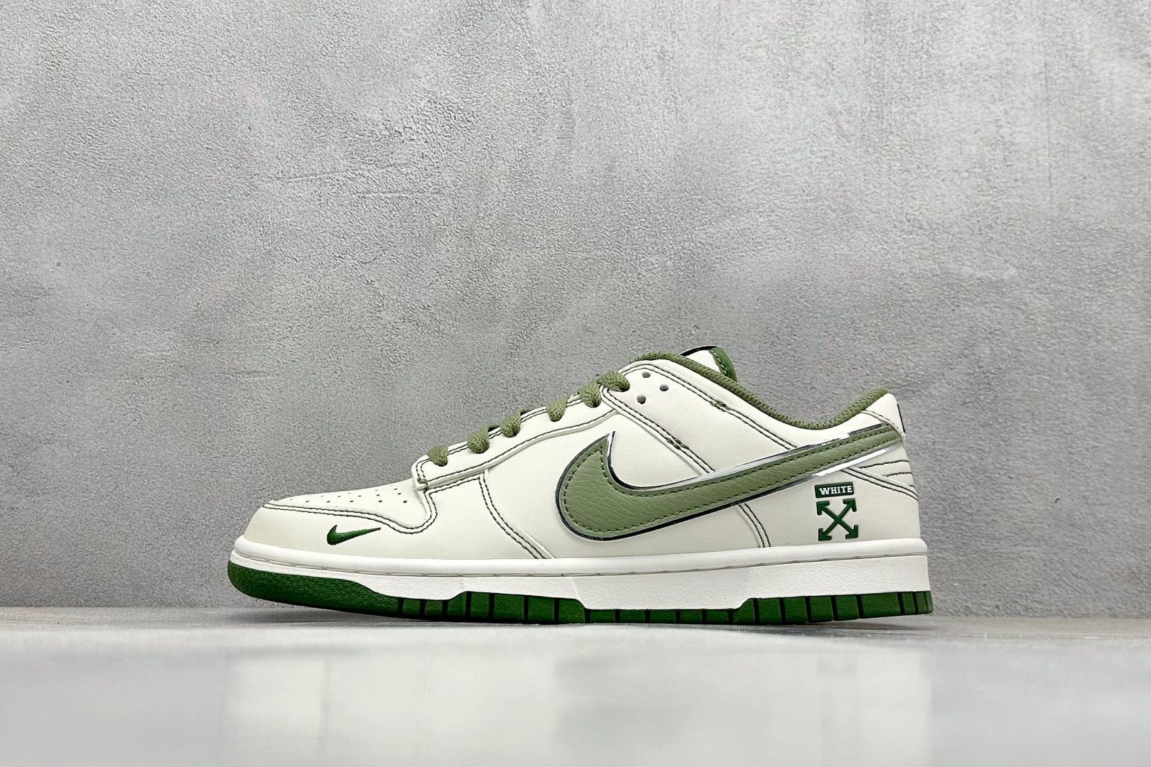 福利特价 终端放店
XC版 Nk SB Dunk Low 联名 周年高端定制 低帮休闲板鞋
#定制鞋盒
