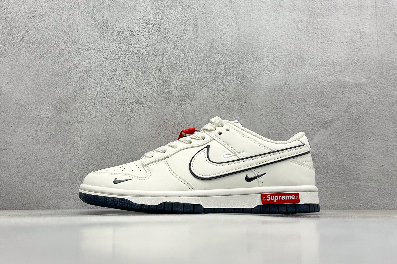 福利特价 终端放店
XC版 Nk SB Dunk Low 联名 周年高端定制 低帮休闲板鞋
#定制鞋盒