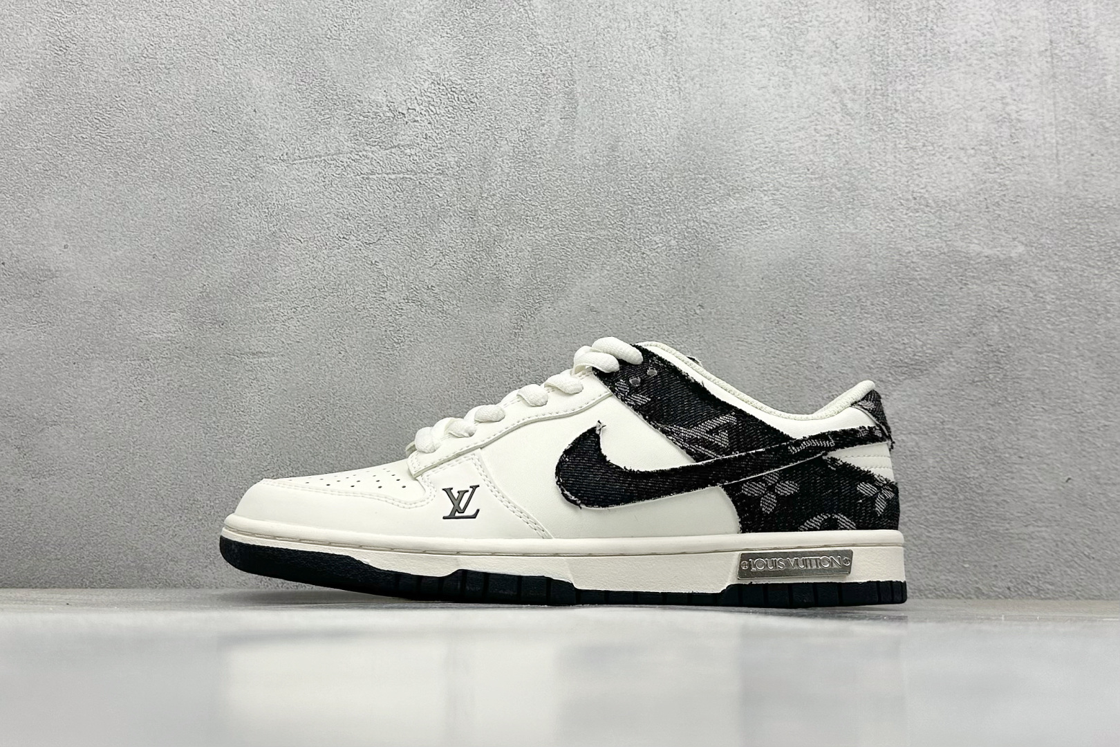 福利特价 终端放店
XC版 Nk SB Dunk Low 联名 周年高端定制 低帮休闲板鞋
#定制鞋盒
