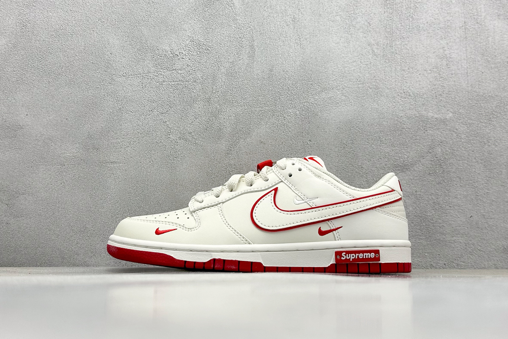 福利特价 终端放店
XC版 Nk SB Dunk Low 联名 周年高端定制 低帮休闲板鞋
#定制鞋盒