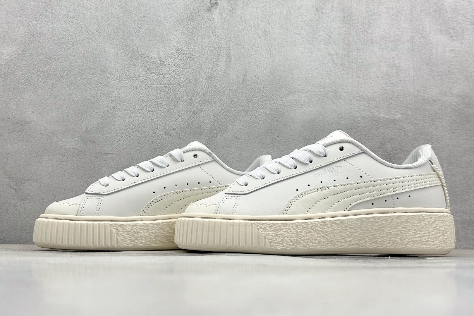  终端放店
TG版 Palermo Moda Wns人气单品年度王炸单品 PUMA 彪马蕾哈娜联名面包鞋