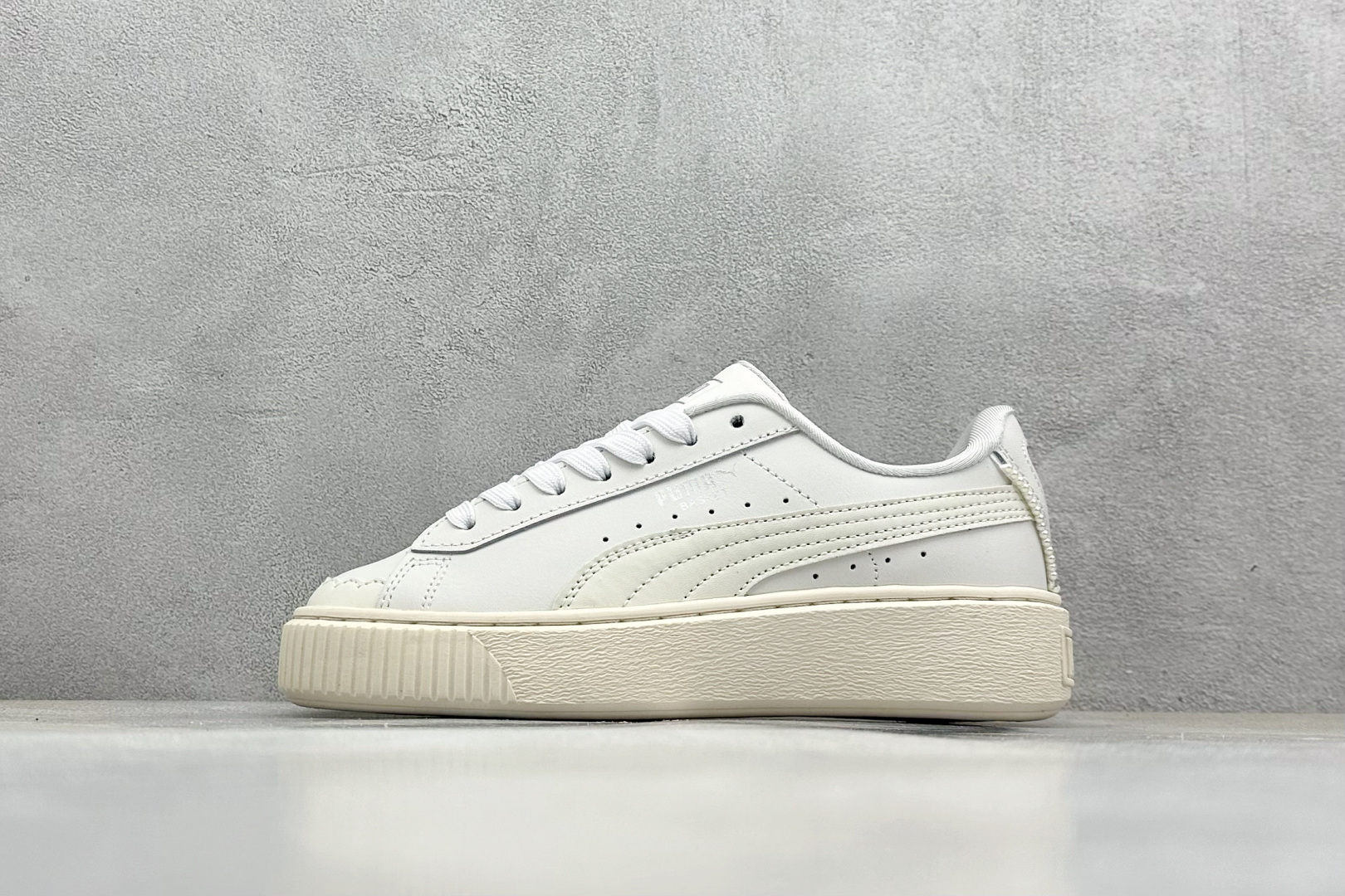 终端放店
TG版 Palermo Moda Wns人气单品年度王炸单品 PUMA 彪马蕾哈娜联名面包鞋