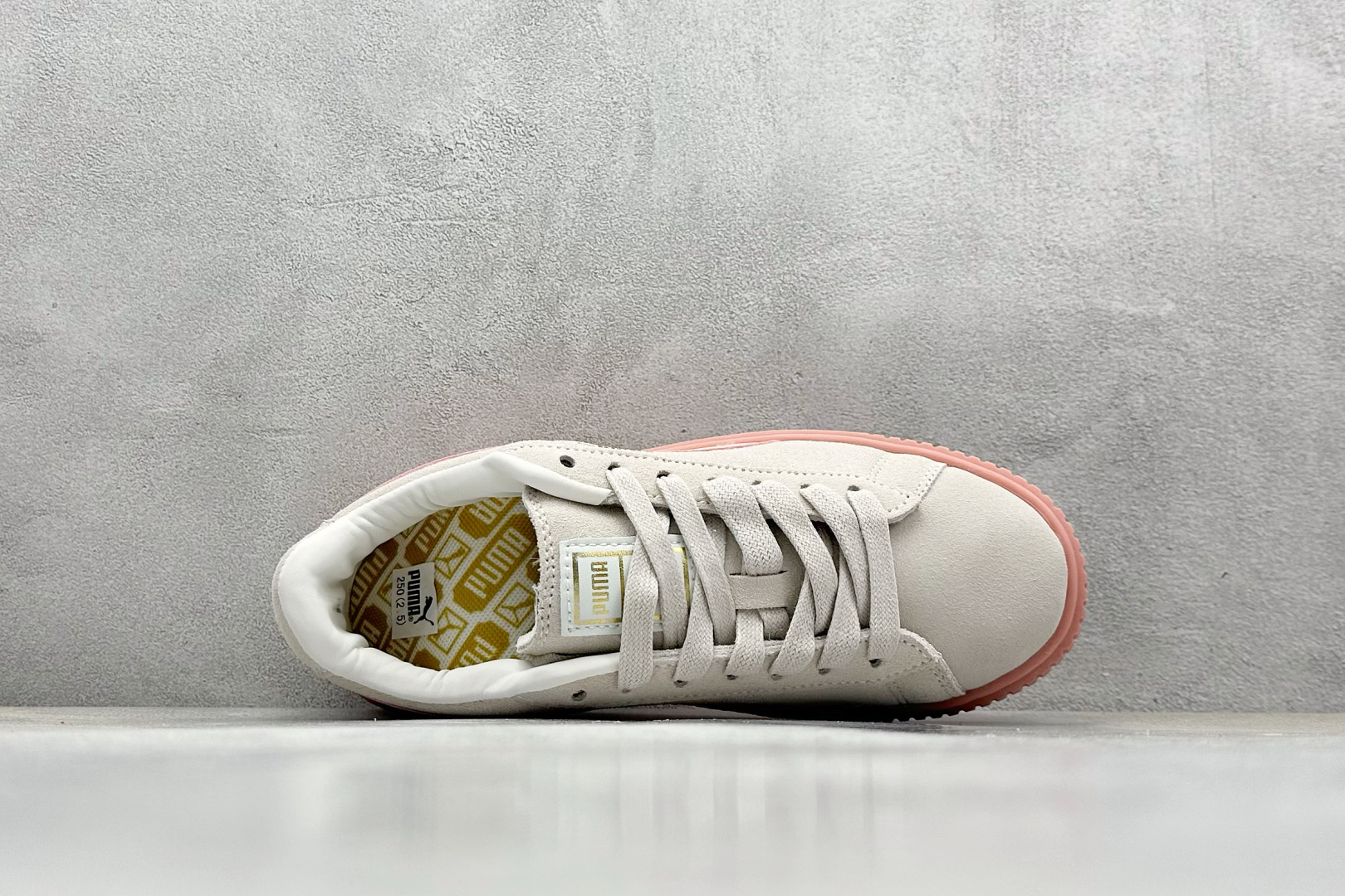  终端放店
TG版 Palermo Moda Wns人气单品年度王炸单品 PUMA 彪马蕾哈娜联名面包鞋