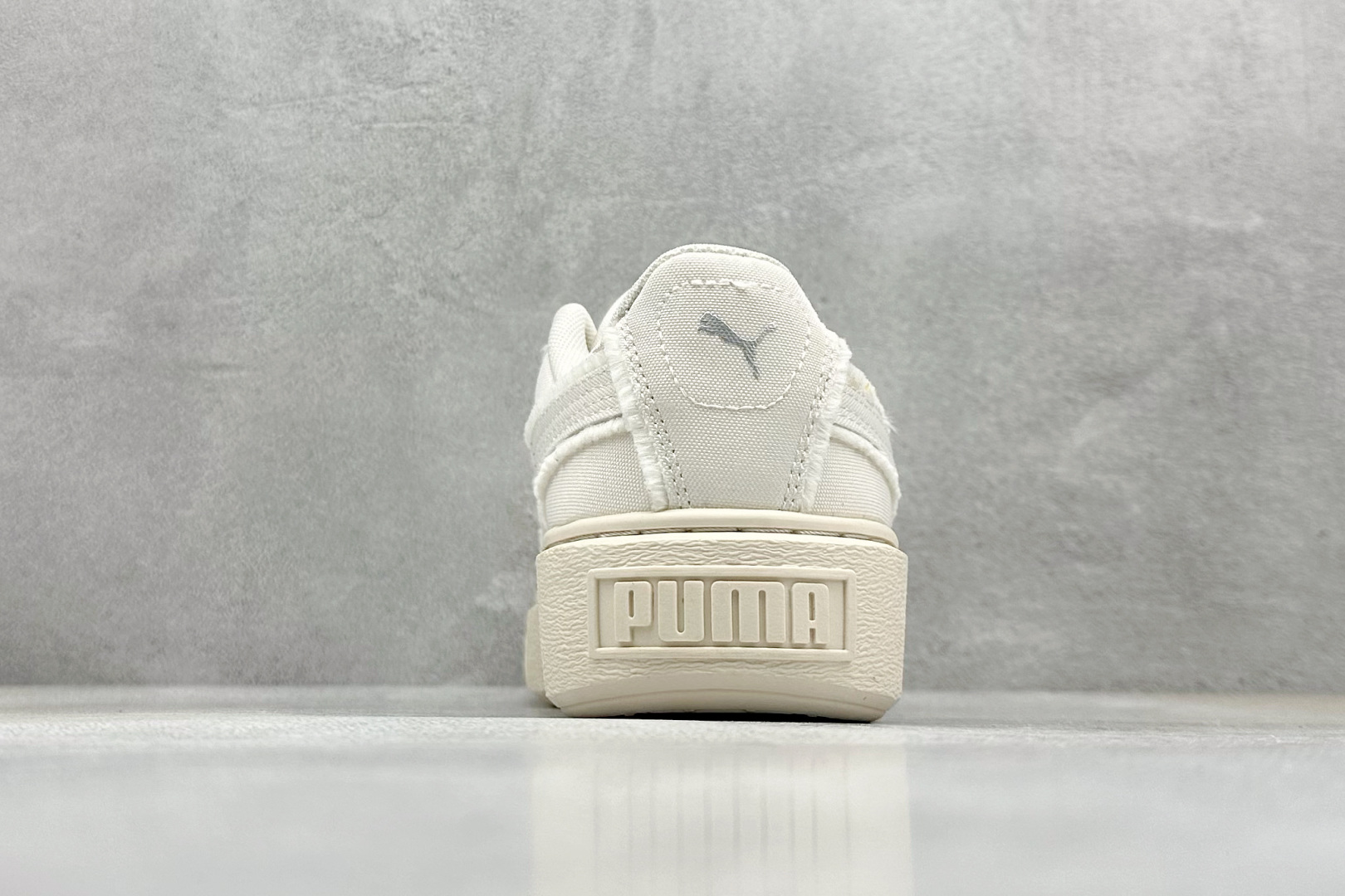  终端放店
TG版 Palermo Moda Wns人气单品年度王炸单品 PUMA 彪马蕾哈娜联名面包鞋