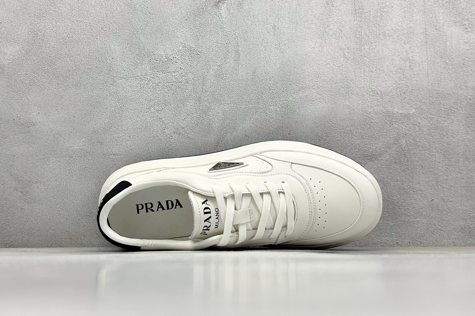 PRADA普拉达小白鞋厚底徽标系带运动休闲男鞋系列