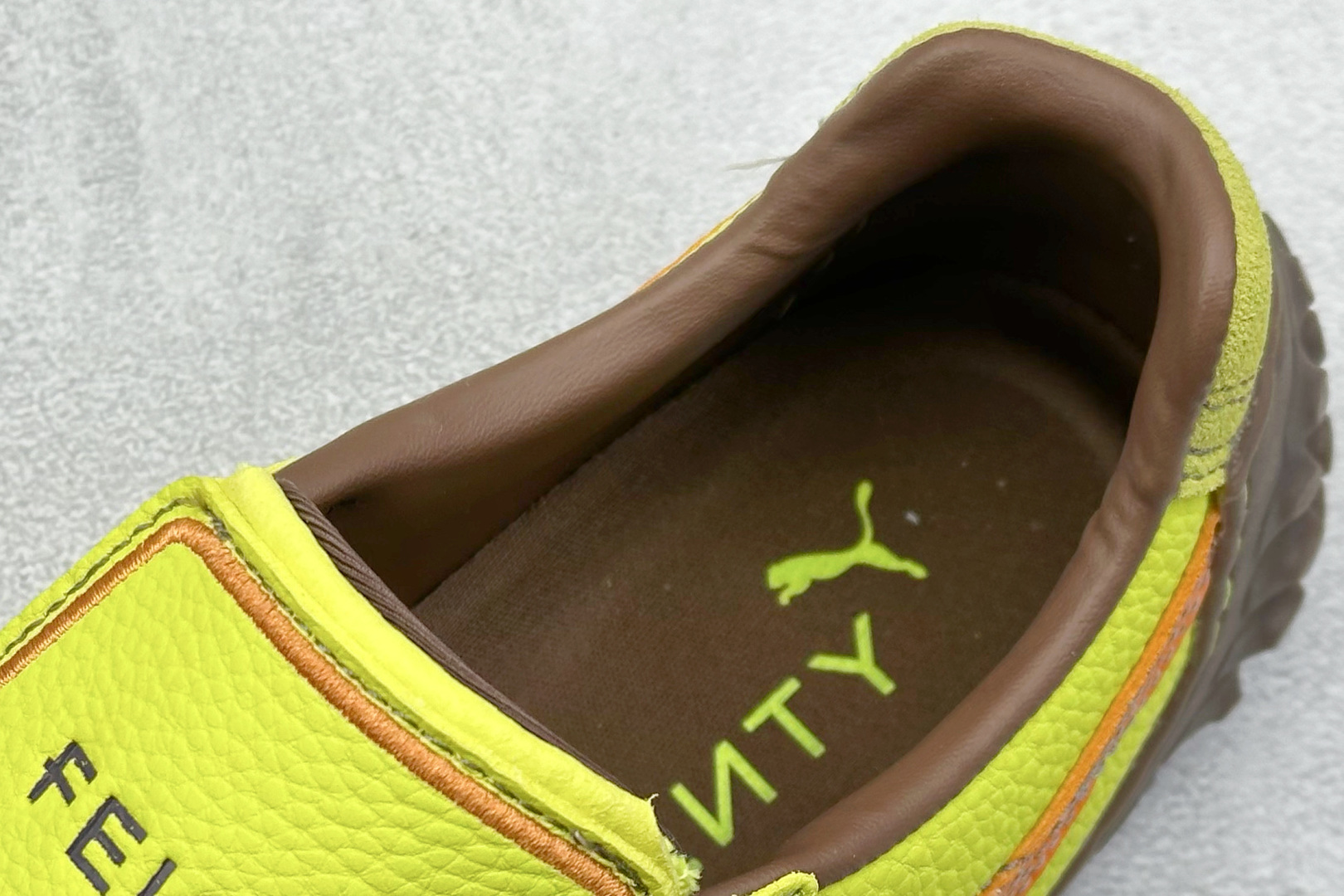 PUMA × FENTY AVANTI LS 彪马舒适简约 耐磨透气低帮 板鞋 复古运动休闲跑鞋 404813-02