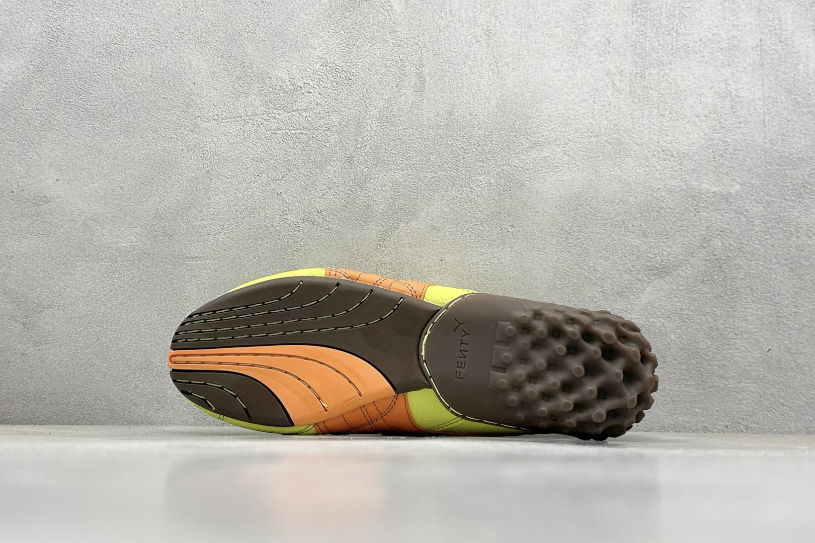 PUMA × FENTY AVANTI LS 彪马舒适简约 耐磨透气低帮 板鞋 复古运动休闲跑鞋 404813-02