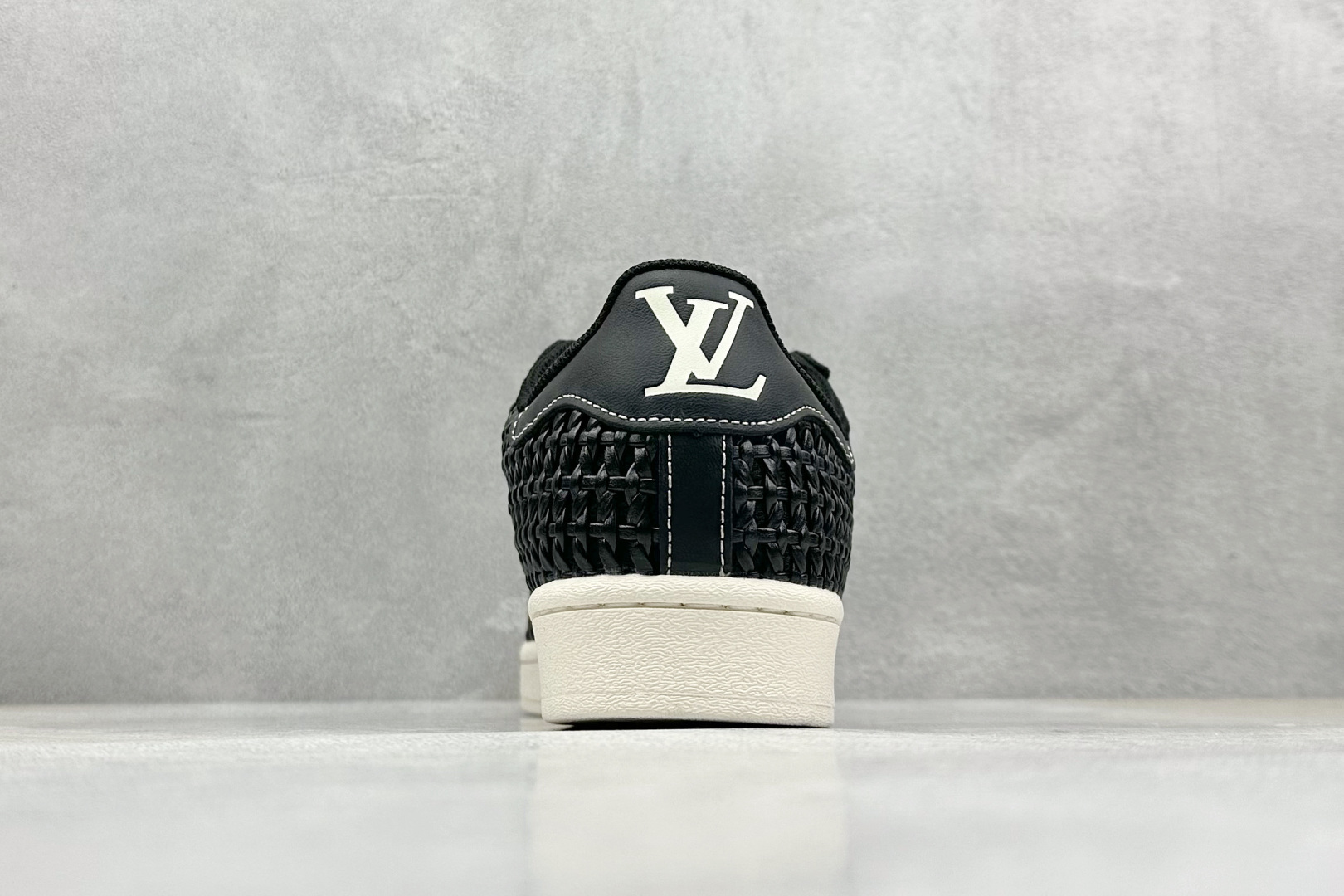 Adidas Superstar 贝壳头镂空休闲板鞋 IE8878