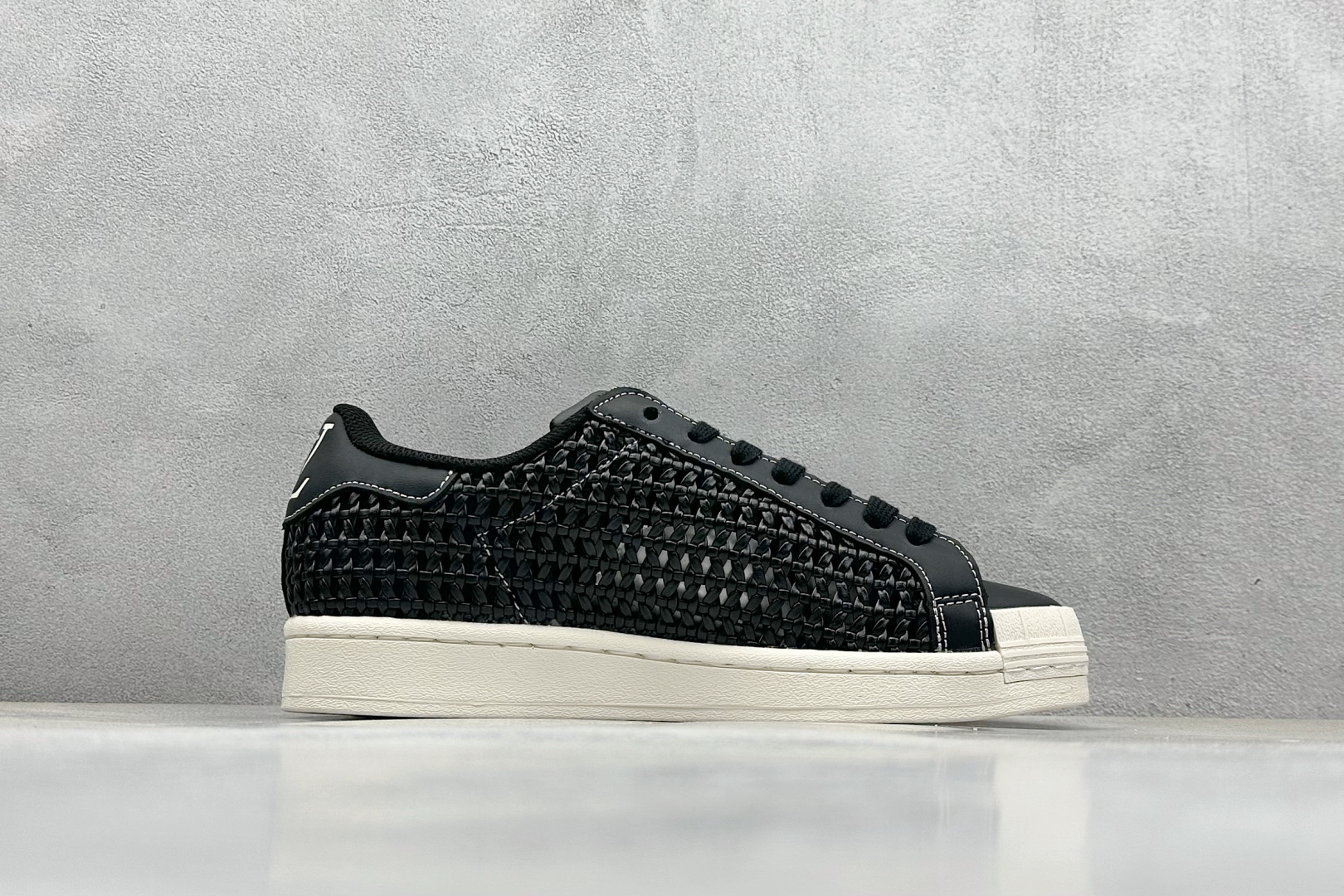 Adidas Superstar 贝壳头镂空休闲板鞋 IE8878