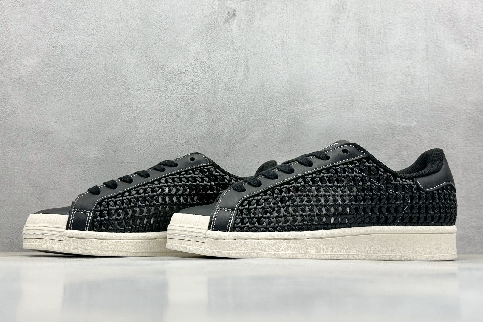 Adidas Superstar 贝壳头镂空休闲板鞋 IE8878