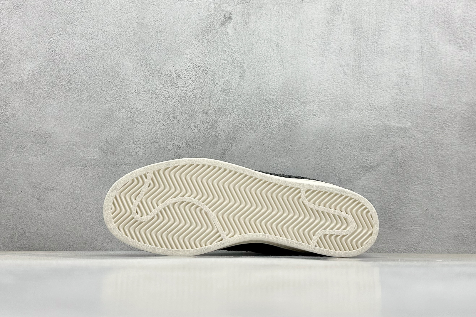 Adidas Superstar 贝壳头镂空休闲板鞋 IE8878