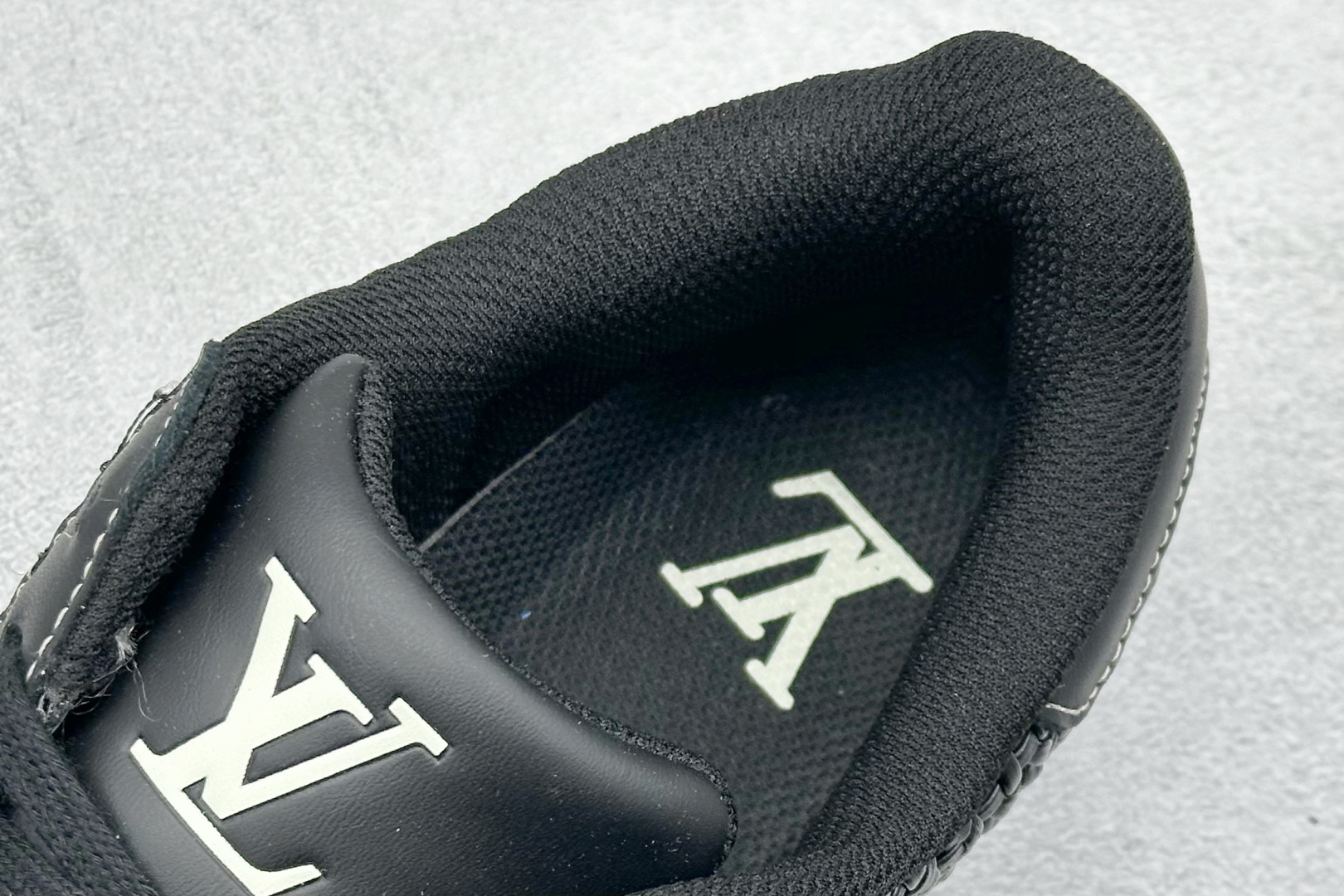 Adidas Superstar 贝壳头镂空休闲板鞋 IE8878