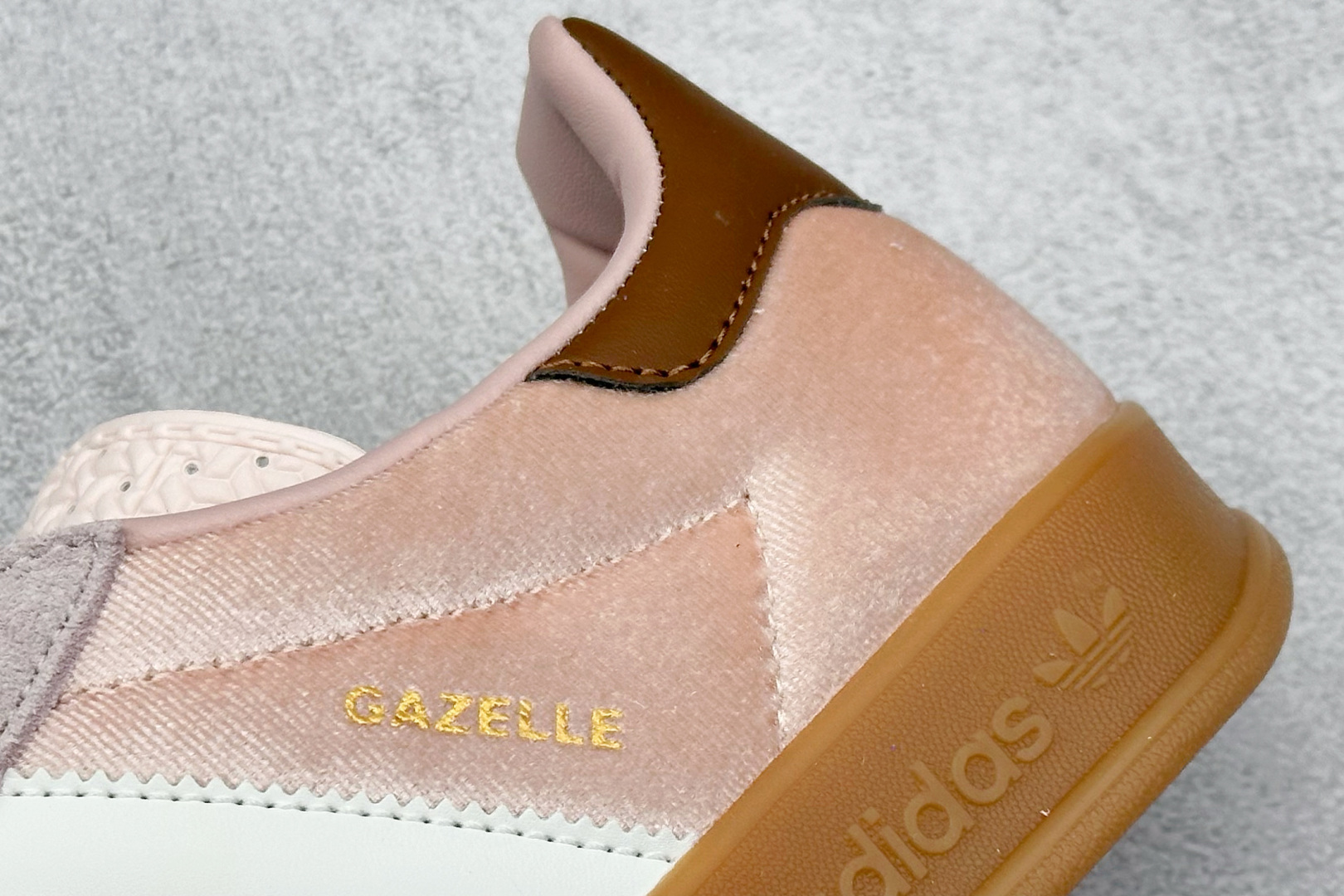 adidas Originals Gazelle INdoor 粉白 三叶草休闲防滑耐磨低帮板鞋 JR0232
