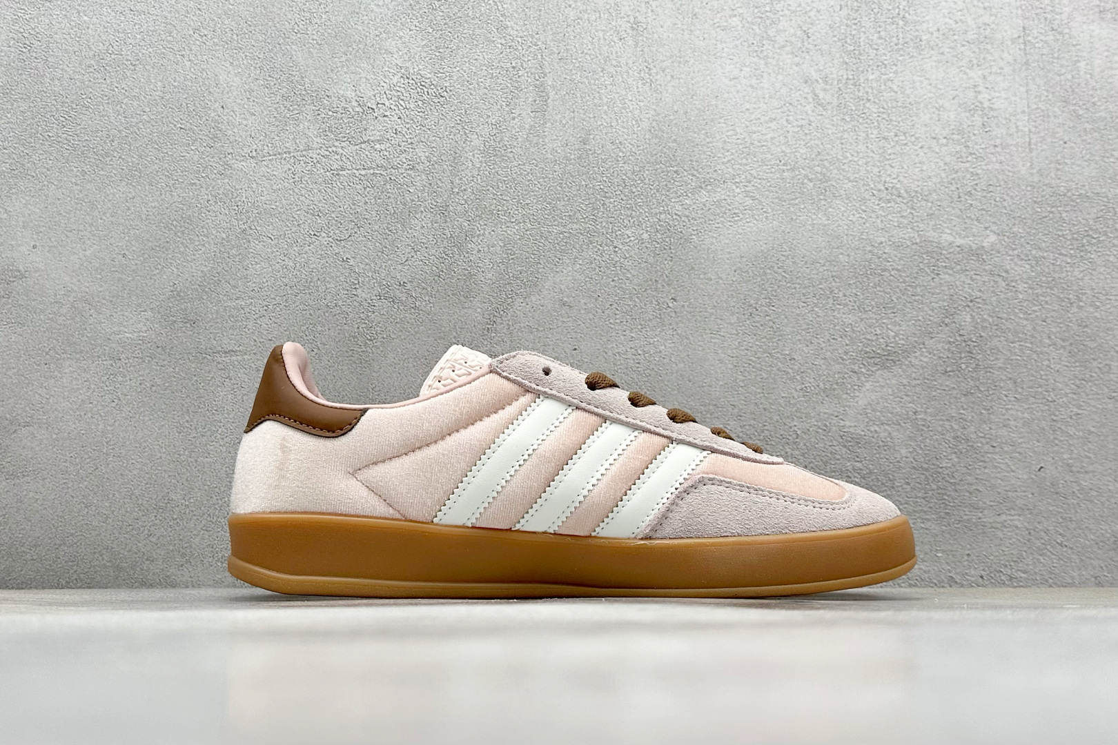 adidas Originals Gazelle INdoor 粉白 三叶草休闲防滑耐磨低帮板鞋 JR0232