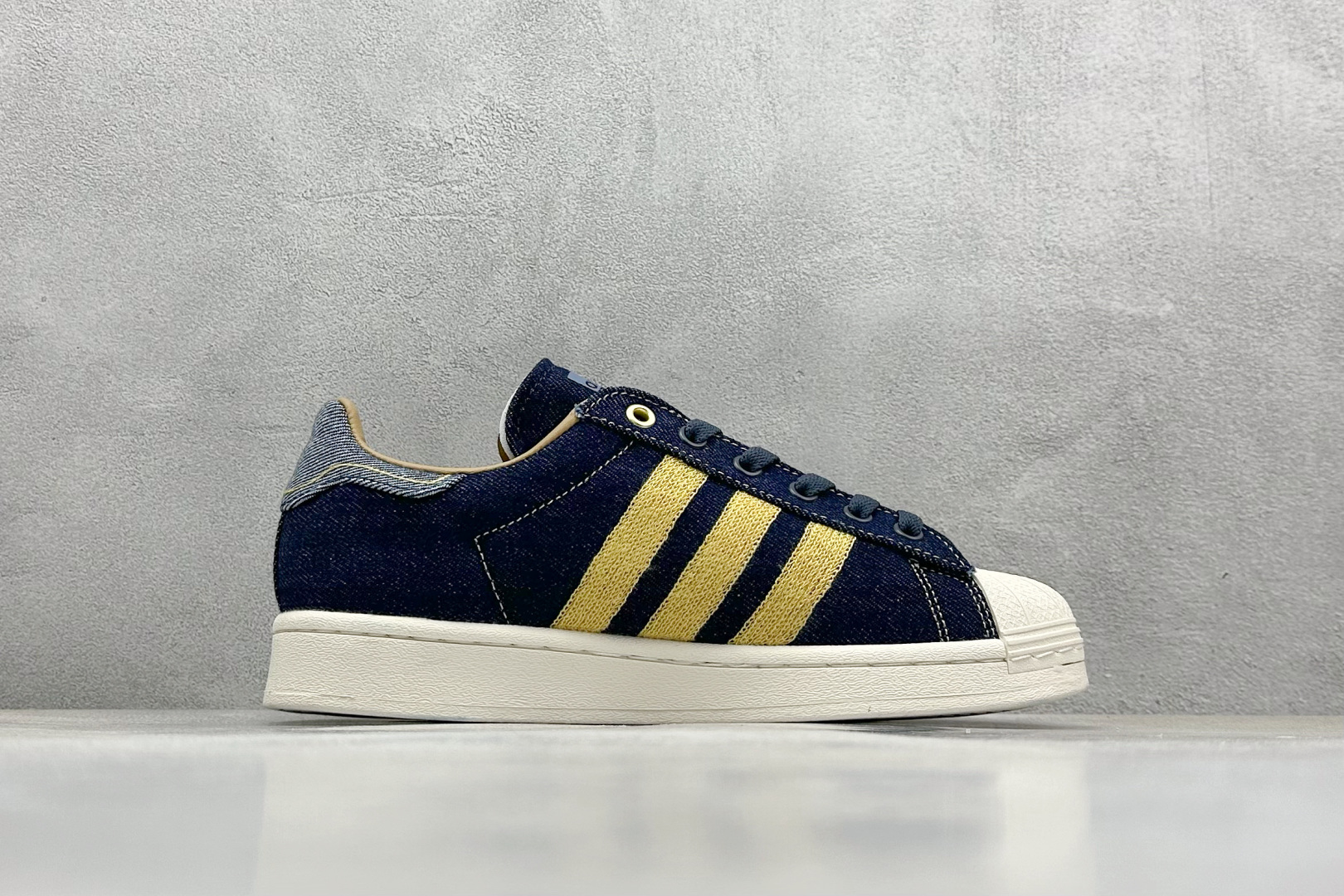 Adidas三叶草 Originals Superstar 贝壳头系列低帮经典百搭休闲运动板鞋 JH5577