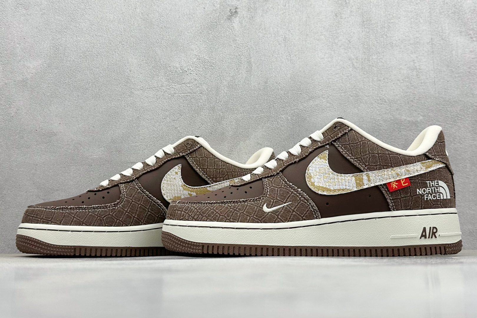  
Nike Air Force 1 Low  空军一号 AF1 蛇年北面限定版，蛇皮纹防水高定。低帮百