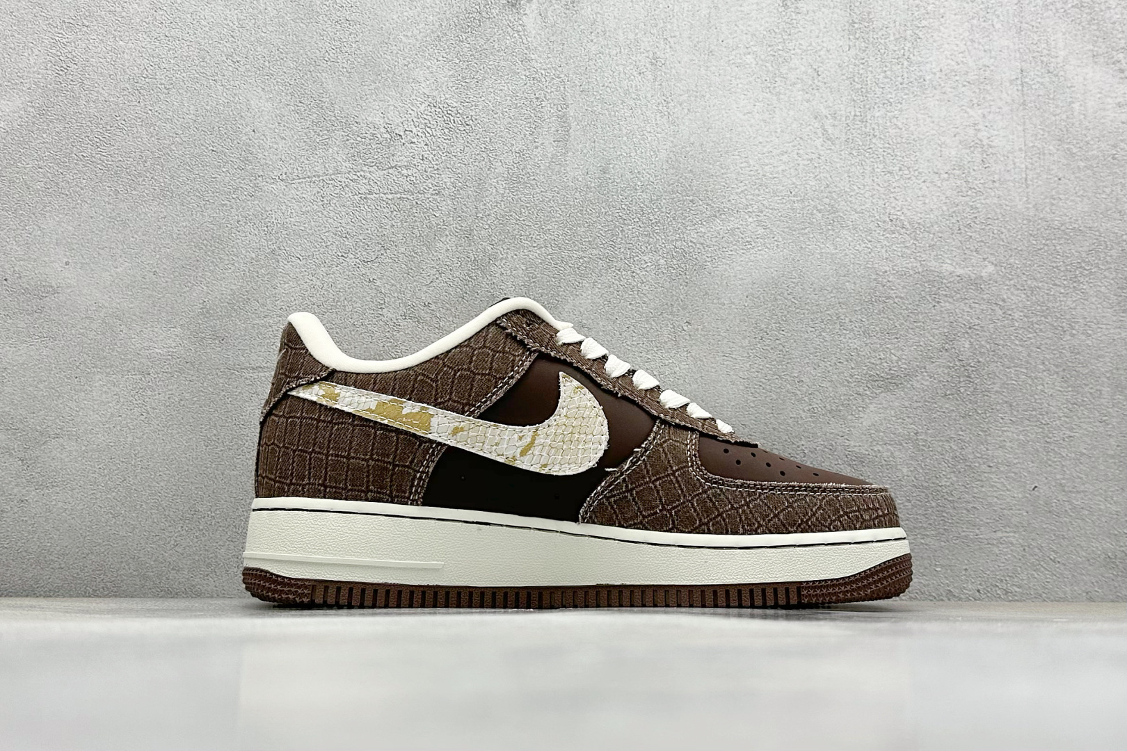  
Nike Air Force 1 Low  空军一号 AF1 蛇年北面限定版，蛇皮纹防水高定。低帮百