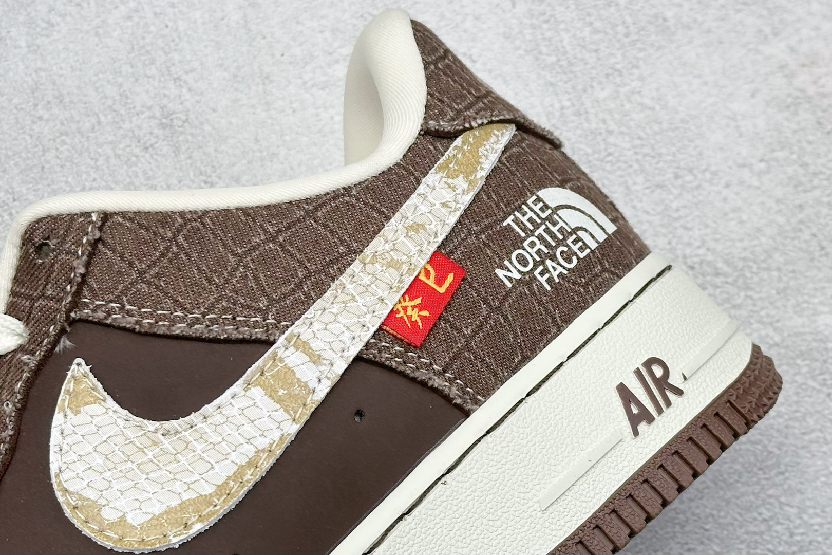  
Nike Air Force 1 Low  空军一号 AF1 蛇年北面限定版，蛇皮纹防水高定。低帮百