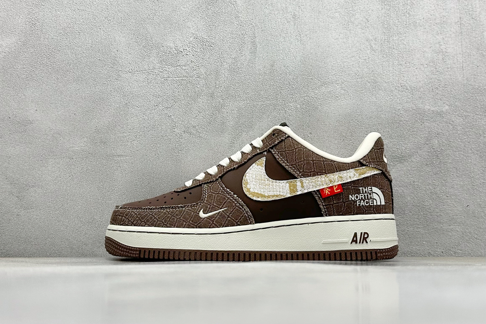  
Nike Air Force 1 Low  空军一号 AF1 蛇年北面限定版，蛇皮纹防水高定。低帮百