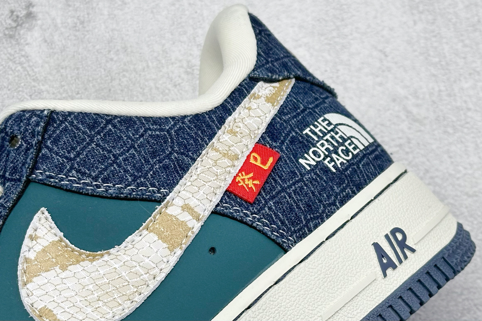  
Nike Air Force 1 Low  空军一号 AF1 蛇年北面限定版，蛇皮纹防水高定。低帮百