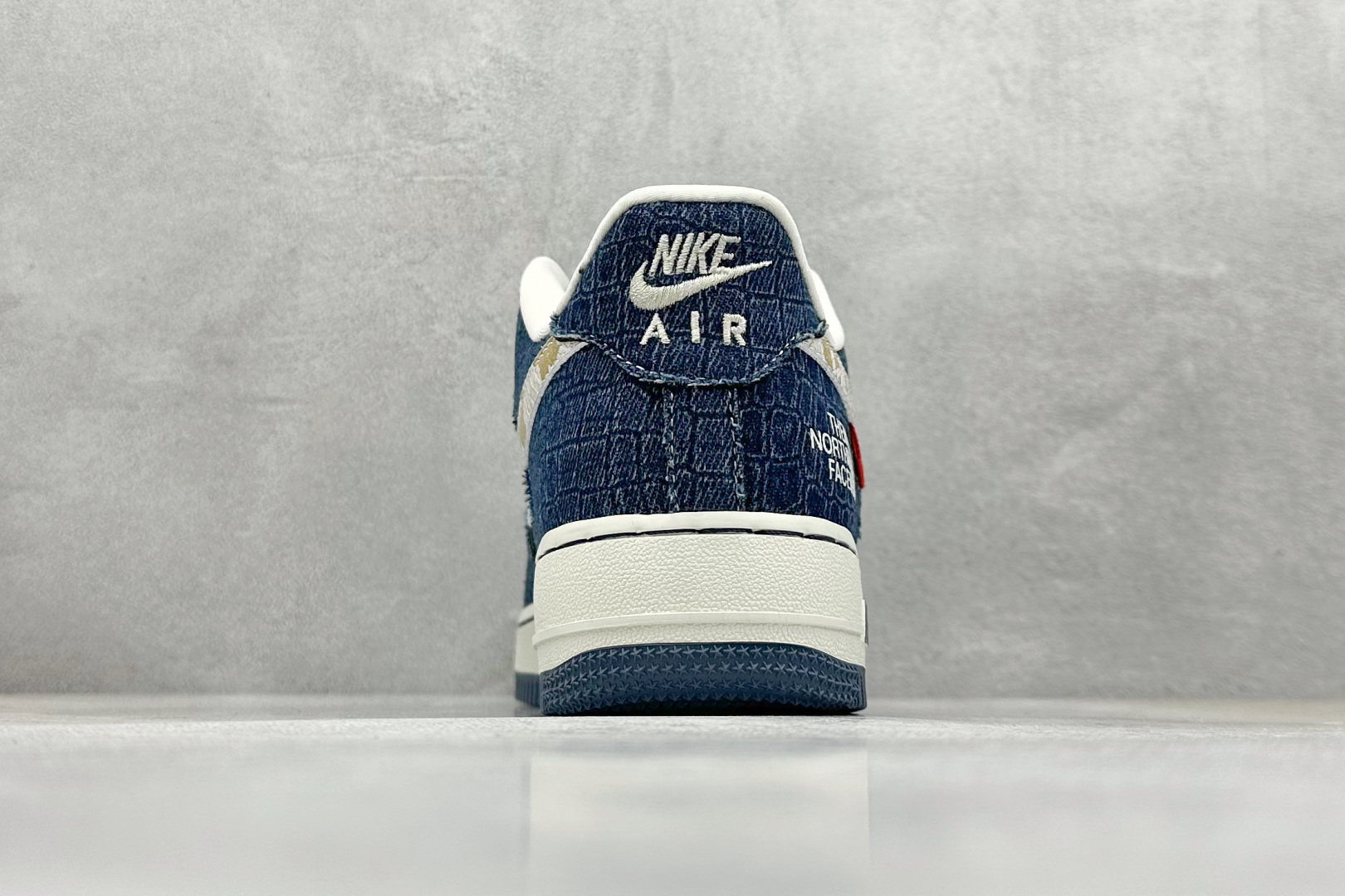  
Nike Air Force 1 Low  空军一号 AF1 蛇年北面限定版，蛇皮纹防水高定。低帮百