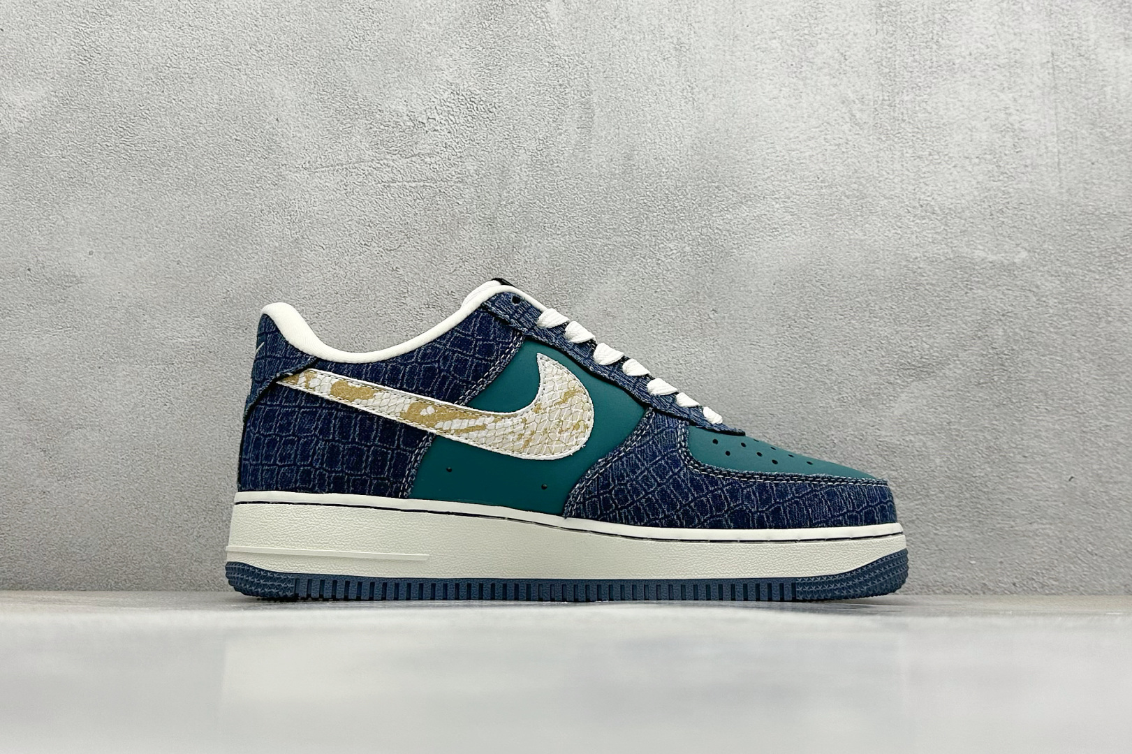  
Nike Air Force 1 Low  空军一号 AF1 蛇年北面限定版，蛇皮纹防水高定。低帮百