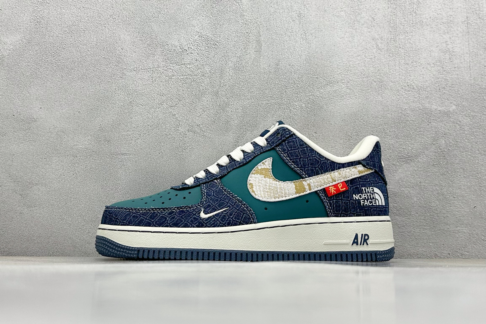  
Nike Air Force 1 Low  空军一号 AF1 蛇年北面限定版，蛇皮纹防水高定。低帮百