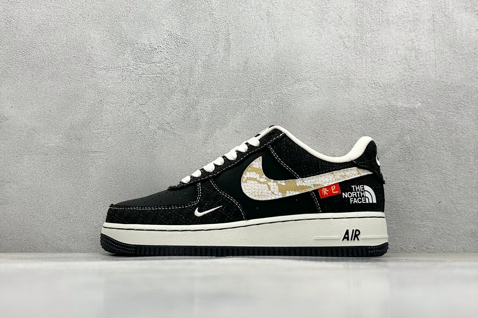  
Nike Air Force 1 Low  空军一号 AF1 蛇年北面限定版，蛇皮纹防水高定。低帮百