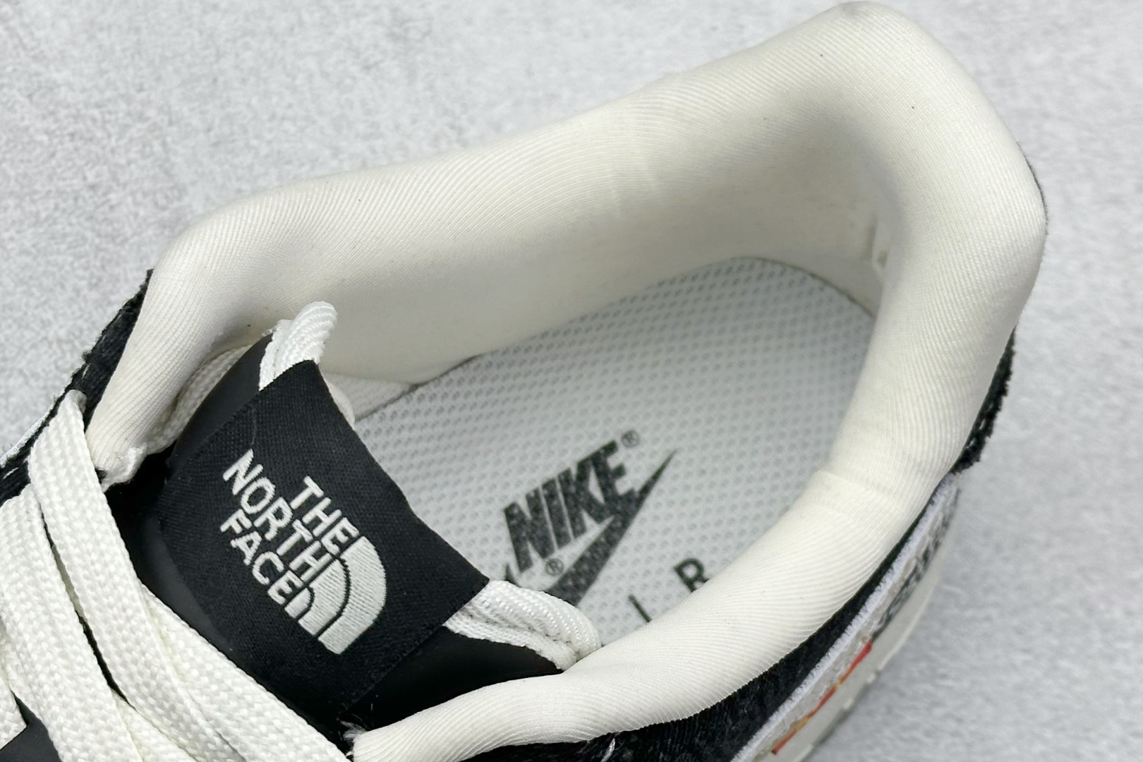  
Nike Air Force 1 Low  空军一号 AF1 蛇年北面限定版，蛇皮纹防水高定。低帮百