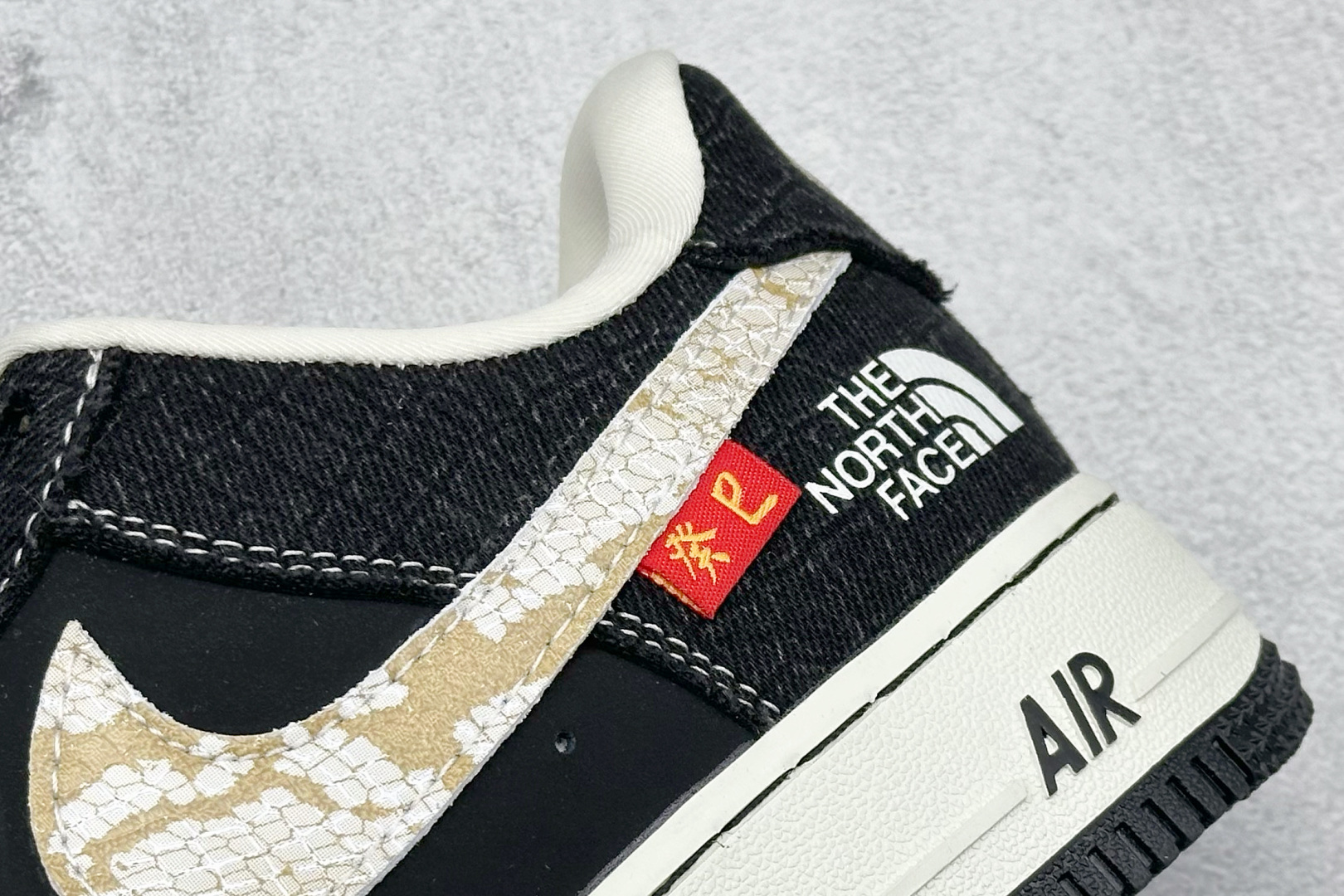 
Nike Air Force 1 Low  空军一号 AF1 蛇年北面限定版，蛇皮纹防水高定。低帮百