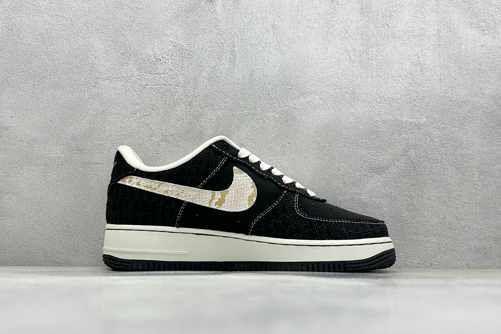  
Nike Air Force 1 Low  空军一号 AF1 蛇年北面限定版，蛇皮纹防水高定。低帮百