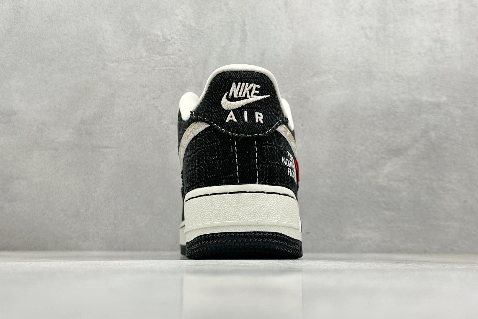  
Nike Air Force 1 Low  空军一号 AF1 蛇年北面限定版，蛇皮纹防水高定。低帮百