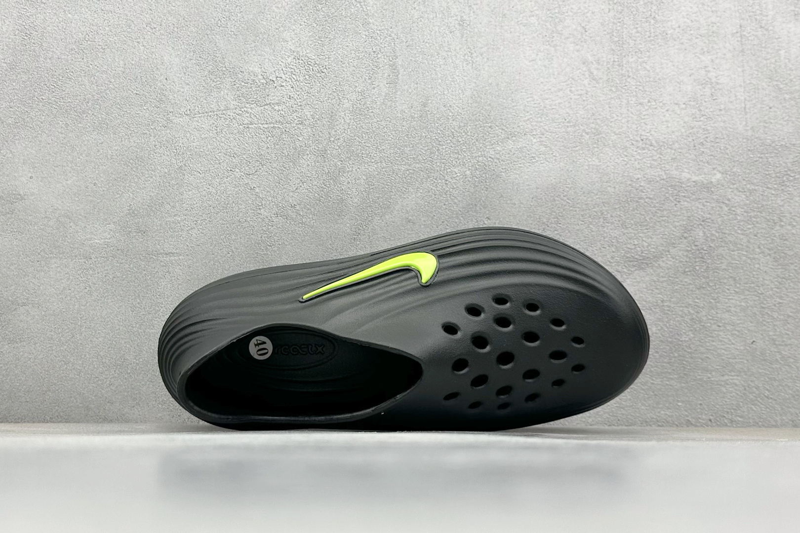  
Nike ReactX Rejuven8 一脚蹬夏日穿搭凉鞋
#采用质感柔软且出众回弹的 Reac