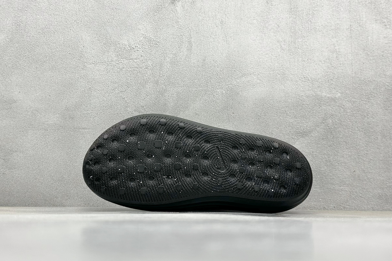  
Nike ReactX Rejuven8 一脚蹬夏日穿搭凉鞋
#采用质感柔软且出众回弹的 Reac