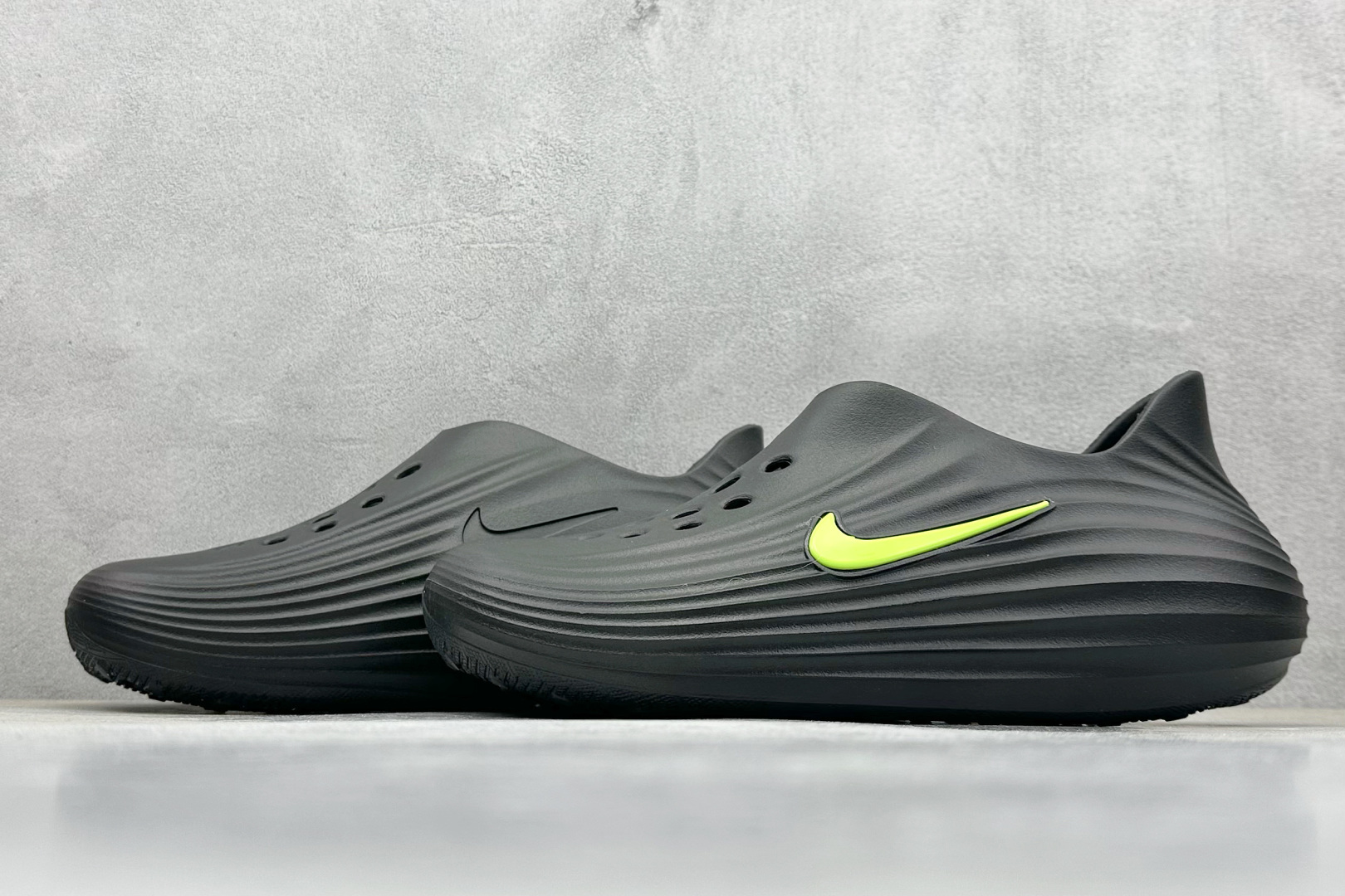  
Nike ReactX Rejuven8 一脚蹬夏日穿搭凉鞋
#采用质感柔软且出众回弹的 Reac
